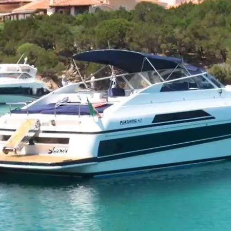 Bateau-hôtel Boat Charter