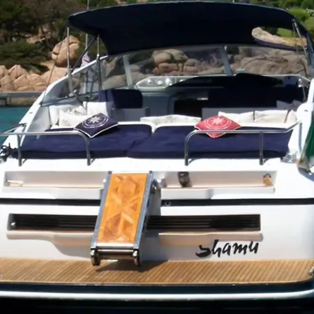 Bateau-hôtel Boat Charter *